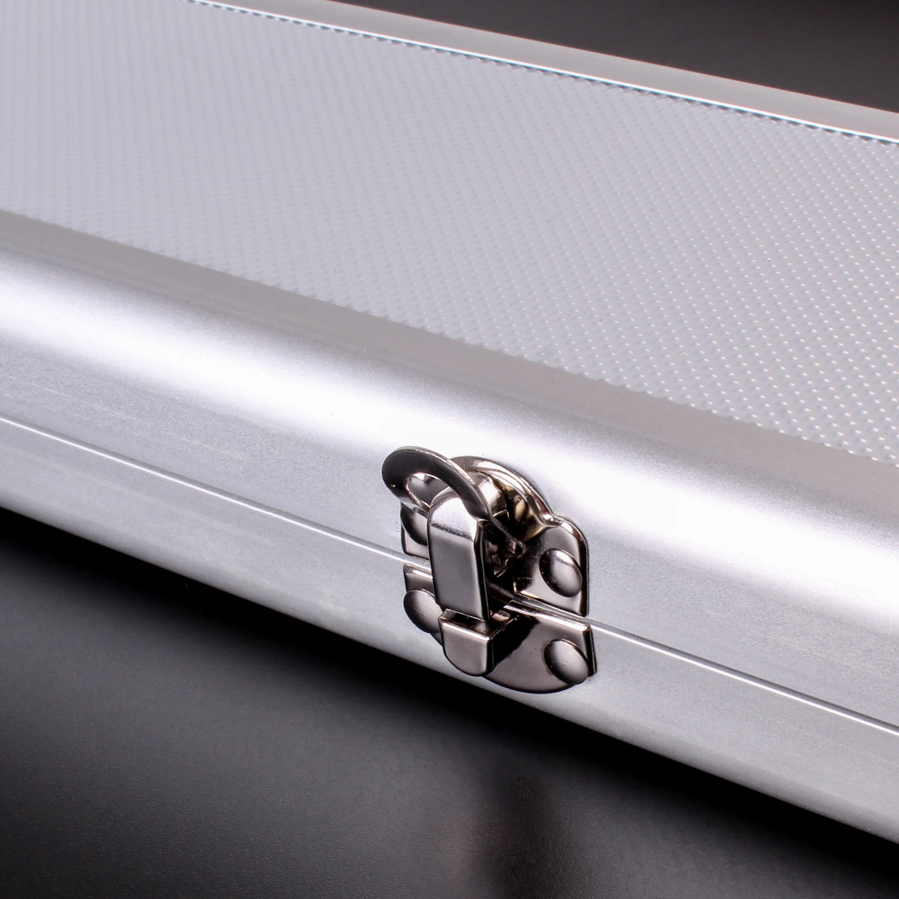 BergHOFF Pakka Wood 3Pc Stainless Steel Carving Set with Case - Image 4