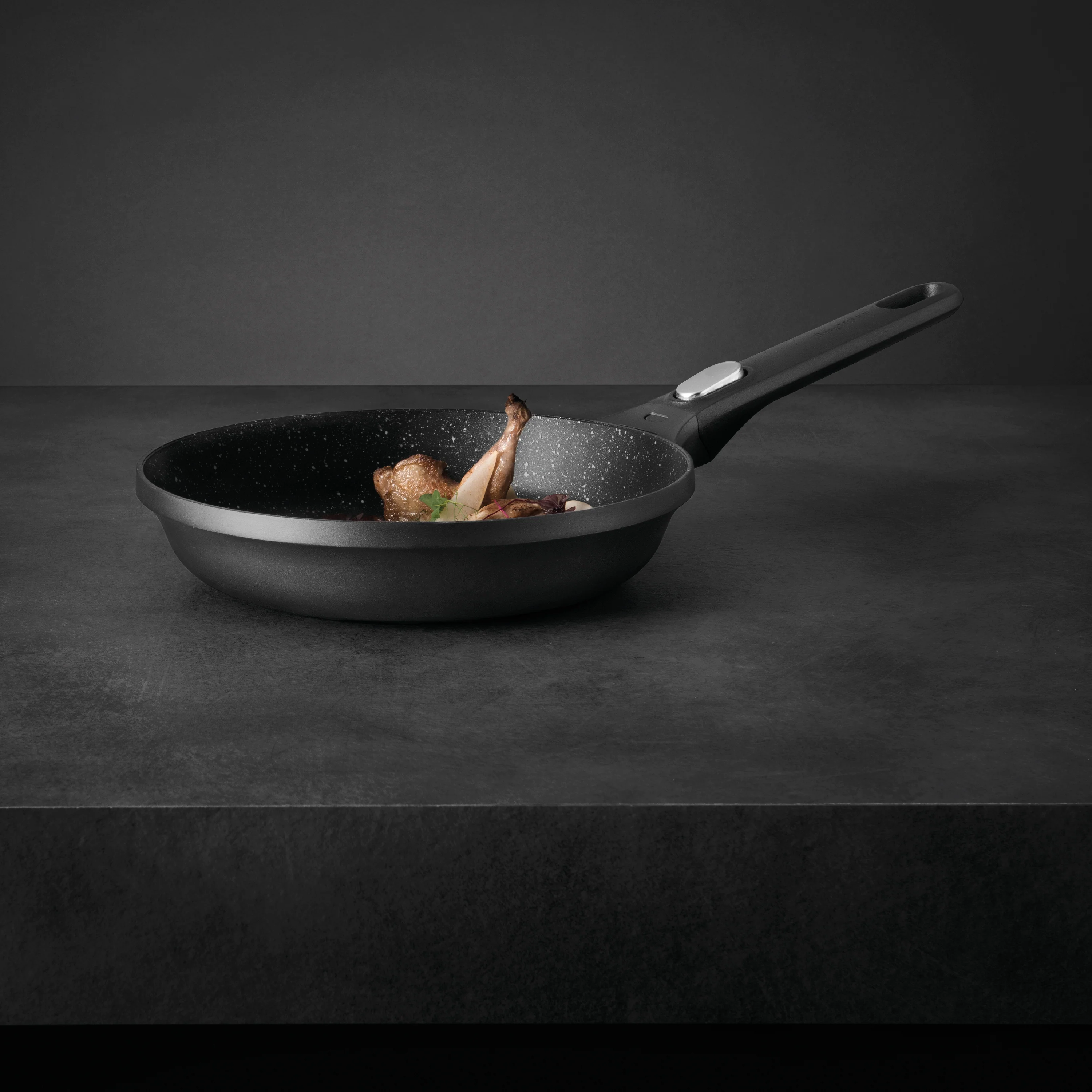 BergHOFF GEM 10" Non-stick Fry Pan, Detachable Handle, Black - Image 6