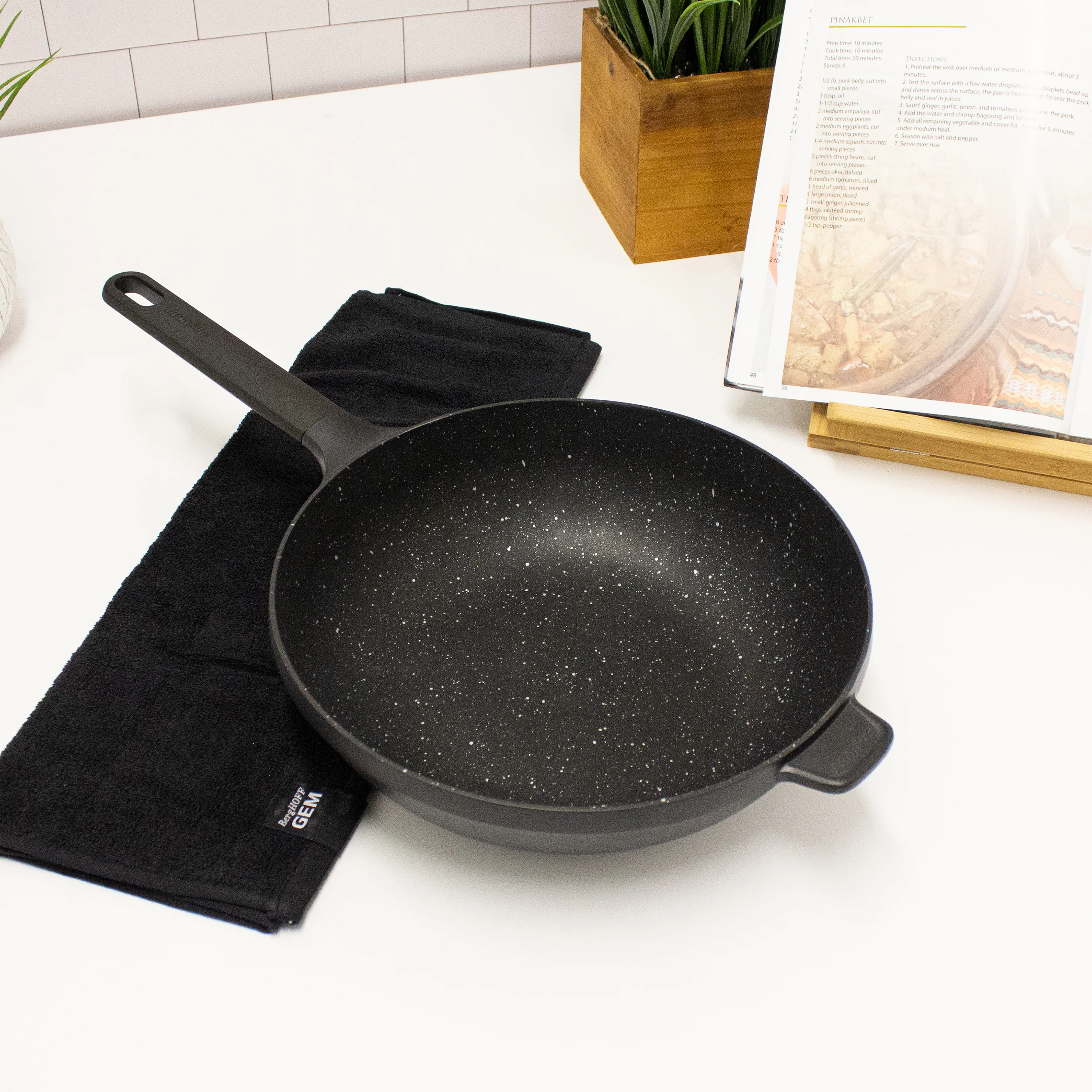 BergHOFF GEM 10" Non-stick Stir Fry Pan 3Qt., Black - Image 6