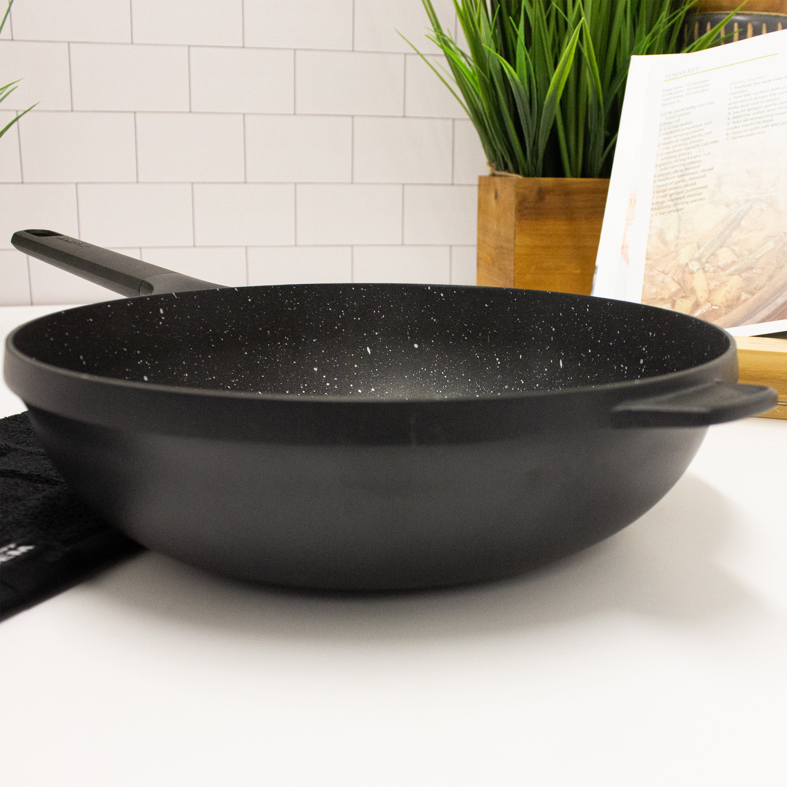 BergHOFF GEM 10" Non-stick Stir Fry Pan 3Qt., Black - Image 7