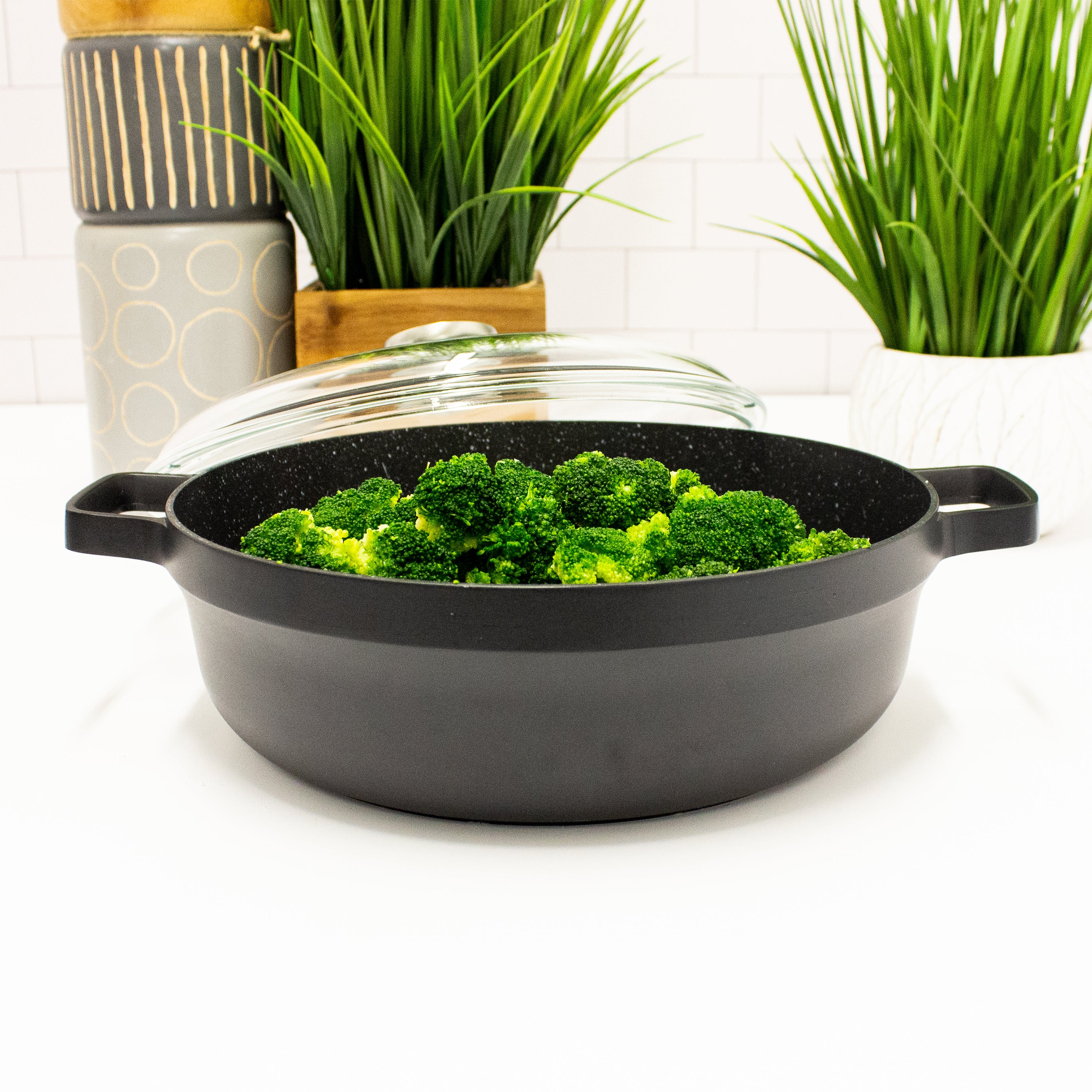 BergHOFF GEM 11" Non-stick Two-Handle Saute Pan 4.9Qt., Black, Glass Lid - Image 3