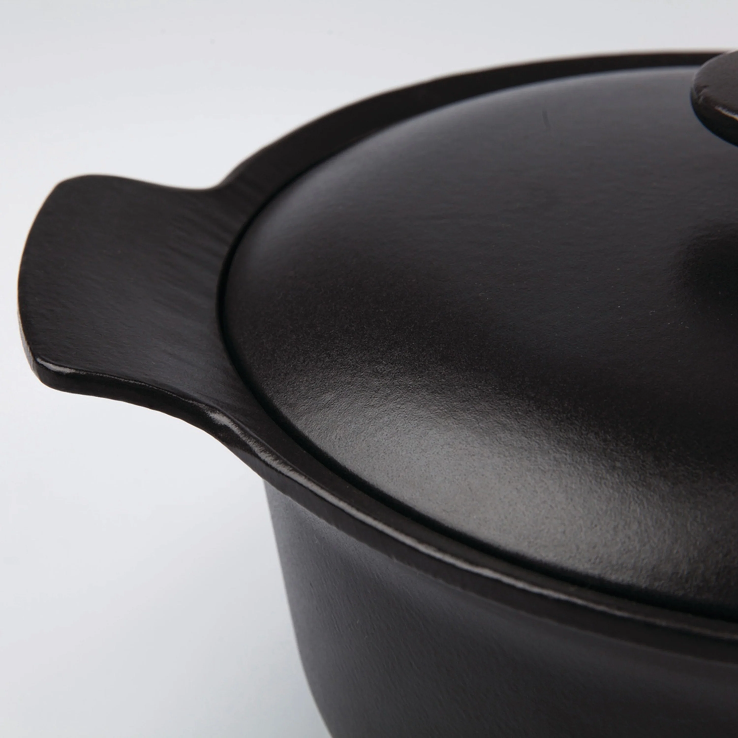 BergHOFF Ron 11" Cast Iron Dutch Oven 5.5Qt., Black, Matching Lid - Image 3