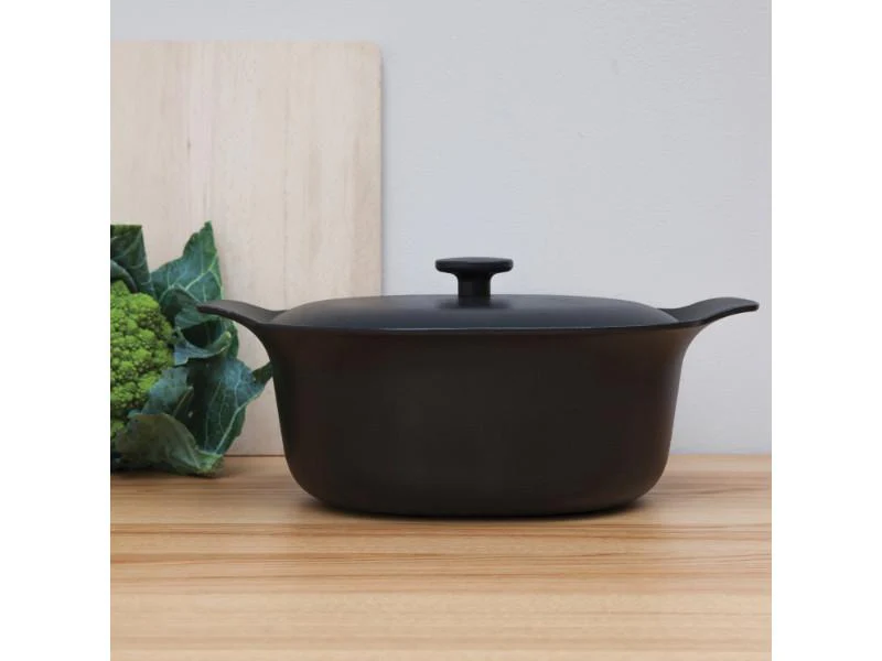 BergHOFF Ron 11" Cast Iron Dutch Oven 5.5Qt., Black, Matching Lid - Image 4