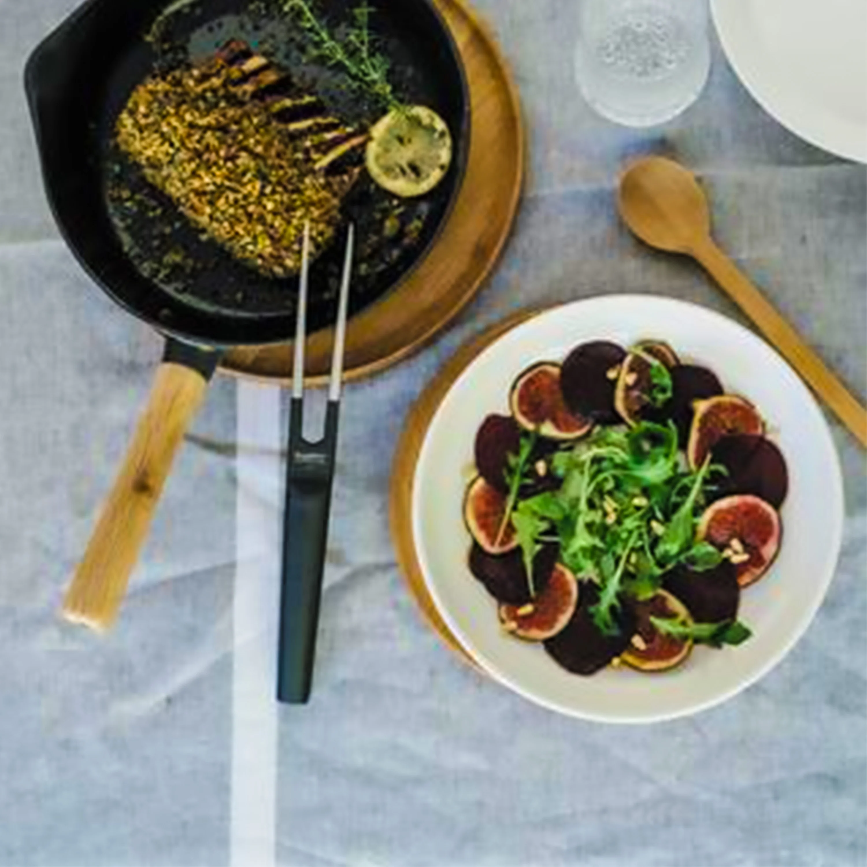 BergHOFF Ron 10.25" Cast Iron Fry Pan 2.6Qt., Black - Image 4